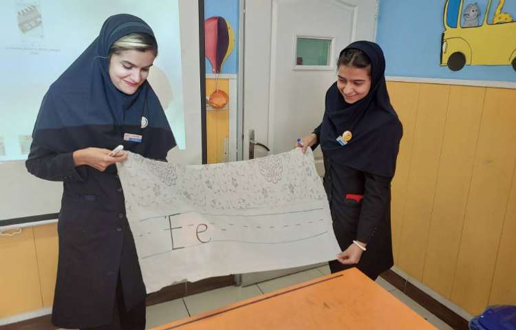 جلسه ایده پردازی گروه زبان