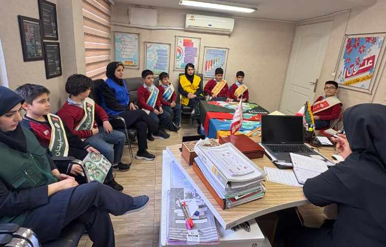 جلسه با اعضای شورای دانش آموزی در قالب طرح چهارخانه 1