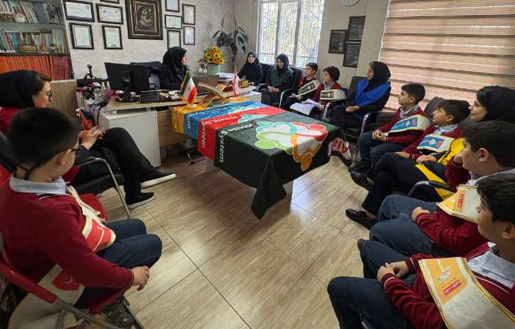 جلسه با اعضای شورای دانش آموزی در قالب طرح چهارخانه 4