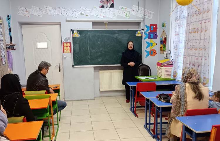 جلسه با اولیا پایه پیش دبستان 3