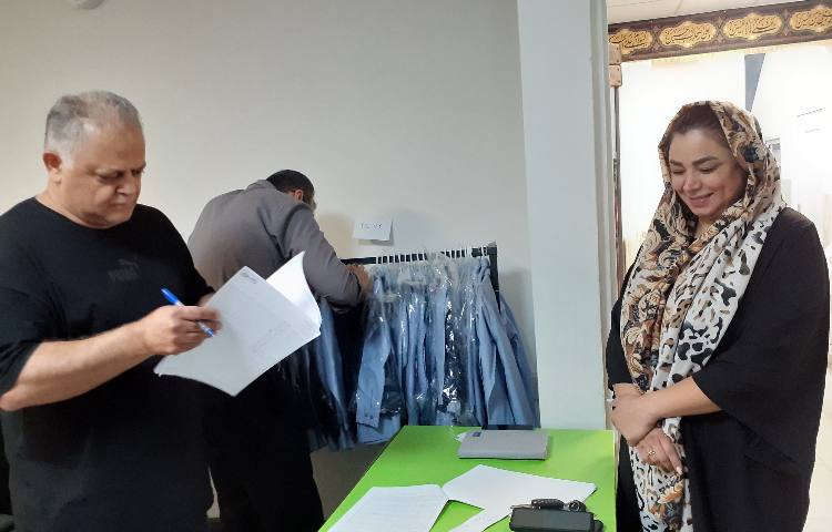 جلسه تحویل فرم روپوش ولباس ورزشی دانش آموزان 1