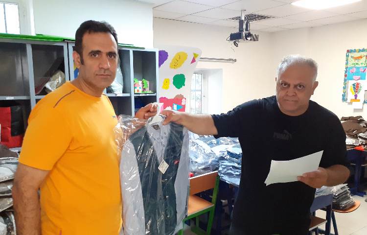 جلسه تحویل فرم روپوش ولباس ورزشی دانش آموزان 3