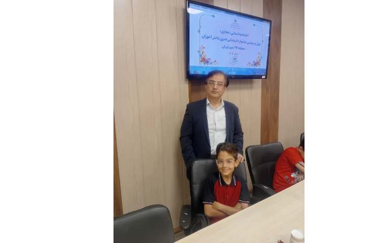 جلسه تقدیر از رهام کیانی مقام اول مشاعره استانی 1