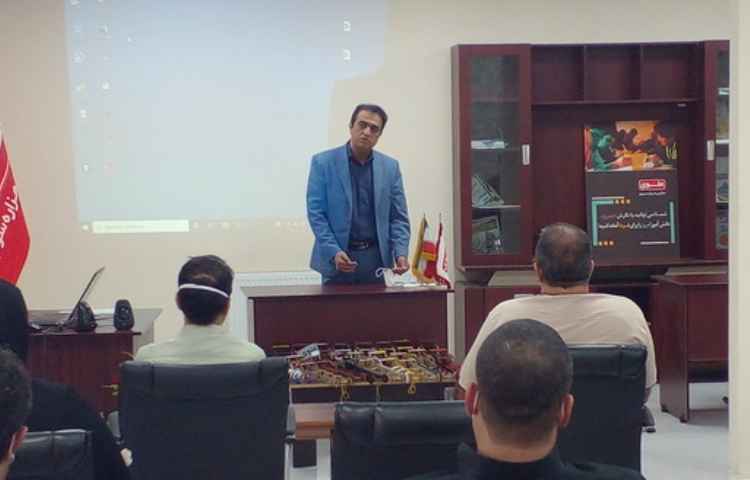 جلسه توجیهی برنام های آموزشی ،‌فرهنگی و انضباطی اولیا در طی سال تحصیلی جدید