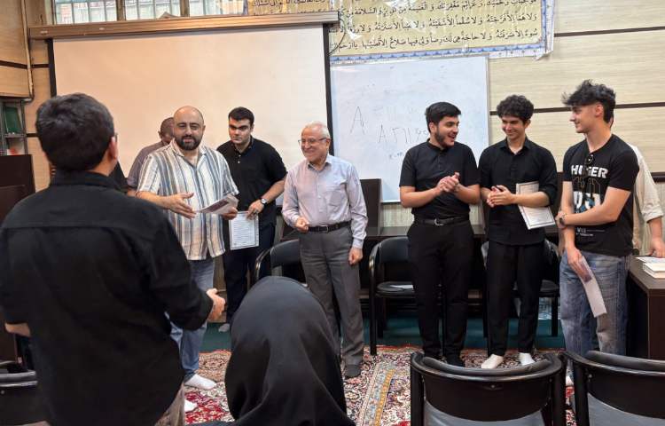 جلسه توزیع کارنامه تابستانه پایه دواردهم 4