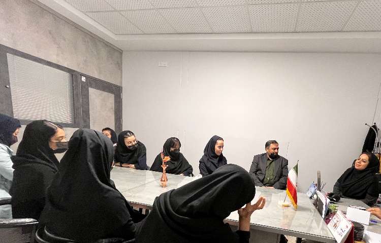 جلسه دانش آموزان با آقای ناطقی واحد بازرسی دفترمرکزی