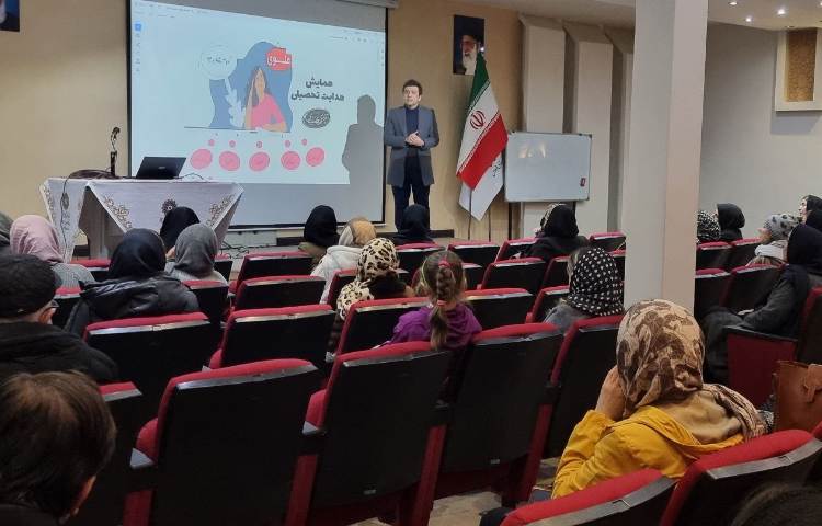 جلسه دانش افزایی اولیا،هدایت تحصیلی و توزیع کارنامه پایه نهم