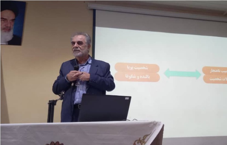 : جلسه دانش افزایی اولیا با سخنرانی جناب آقای دکتر الیاسی