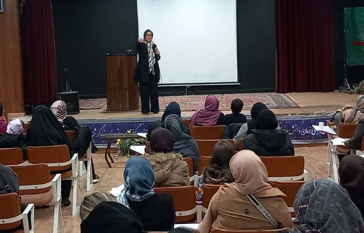 جلسه دانش افزایی با حضور خانم شیرین ولی زاده 3