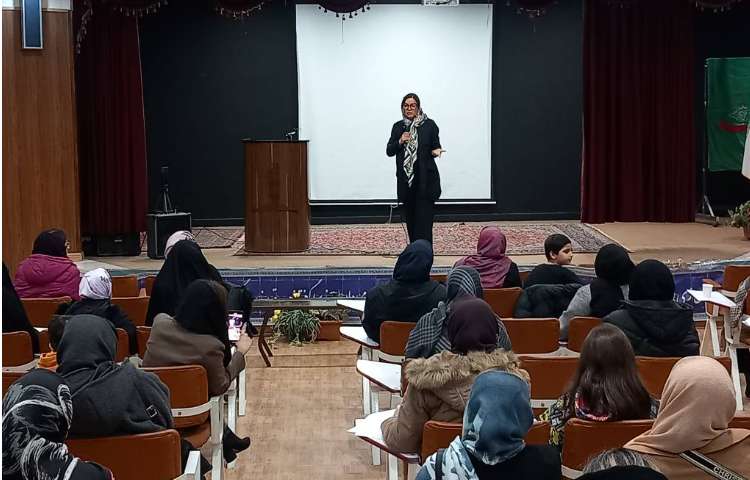 جلسه دانش افزایی با حضور خانم شیرین ولی زاده 4