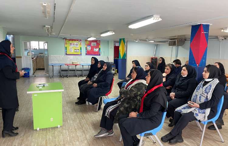 جلسه دانش افزایی ویژه پرسنل اجرایی دبستان 1