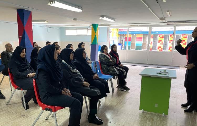 جلسه دانش افزایی ویژه پرسنل اجرایی دبستان 3