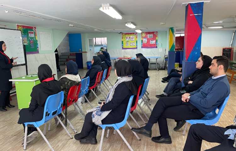 جلسه دانش افزایی ویژه پرسنل اجرایی دبستان 4