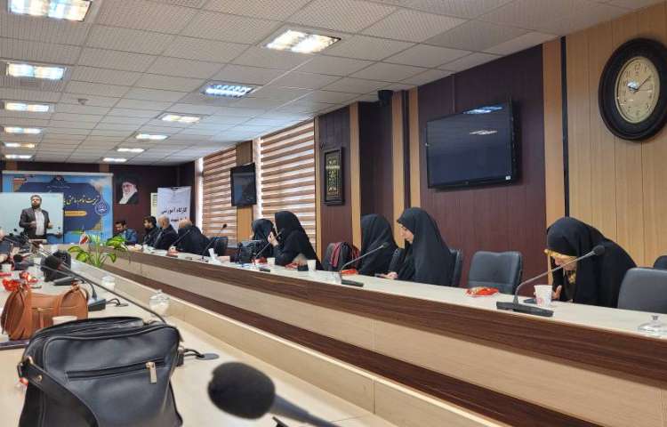 جلسه دوره ضمن خدمت جمعیت شناسی و فرهنگ افزایش جمعیت در اداره آموزش و پرورش منطقه 13 2