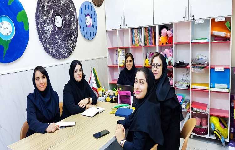 جلسه سوپروایزر با همکاران زبان 1