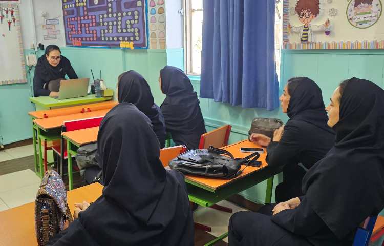 جلسه سوپروایزر با همکاران زبان 1