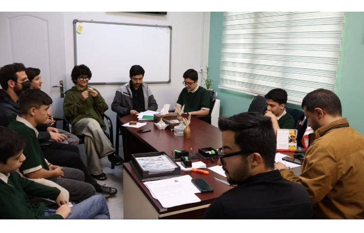جلسه شورای دانش آموزی با حضور مدیر محترم مجتمع و معاونین مدرسه 2