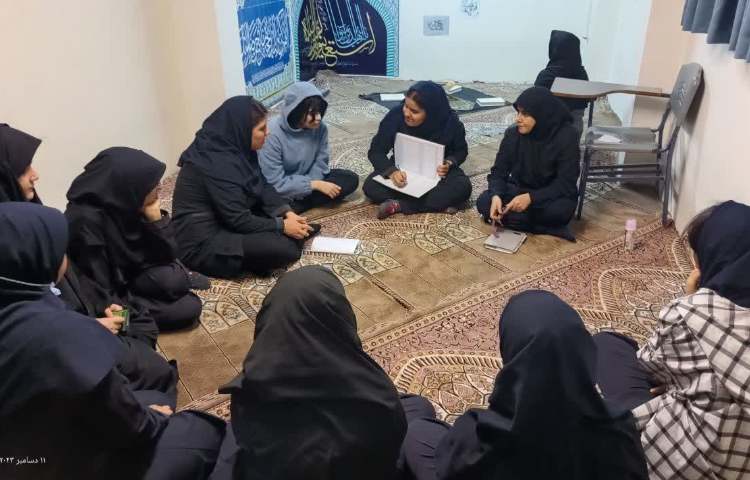 جلسه قرآن و عطرت وشورای دانش آموزی با اهدای دعوتنامه در محل نمازخانه مدرسه 1402 1