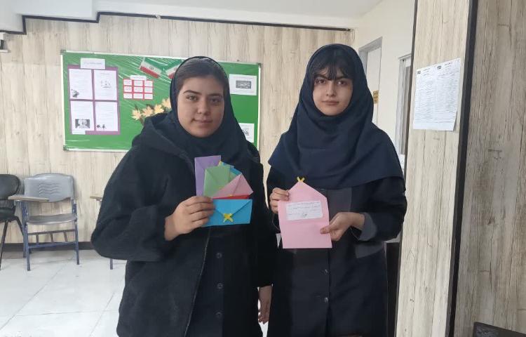 جلسه قرآن و عطرت وشورای دانش آموزی با اهدای دعوتنامه در محل نمازخانه مدرسه 1402