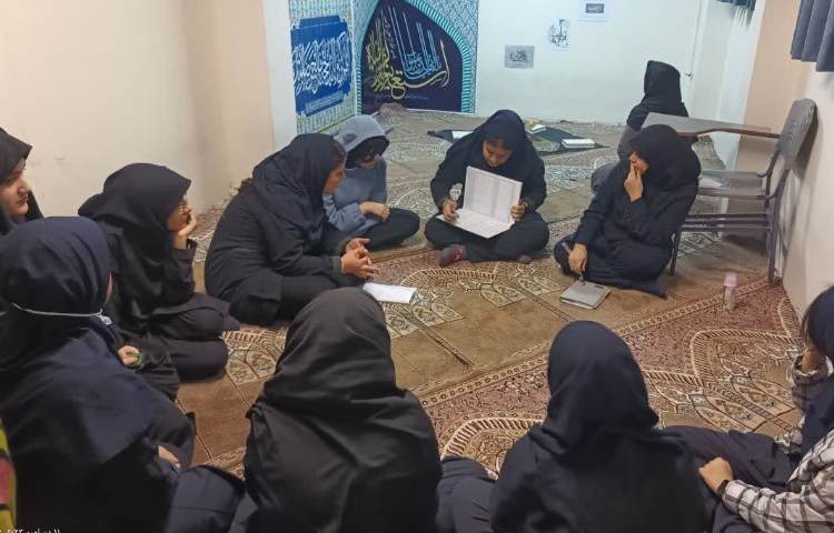 جلسه قرآن و عطرت وشورای دانش آموزی با اهدای دعوتنامه در محل نمازخانه مدرسه 1402 3