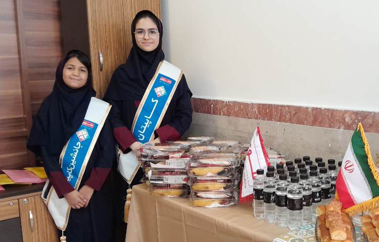 جلسه محور 2 معاونین فرهنگی آموزش و پرورش منطقه 5 با میزبانی دبیرستان متوسطه اول دخترانه علوی غرب