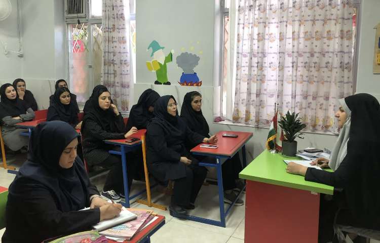 جلسه مدیریت با همکاران 1