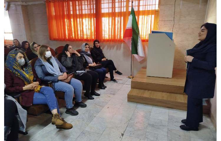 جلسه معلمین زبان پایه ی دوم با اولیا 2