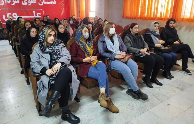 جلسه معلمین زبان پایه ی دوم با اولیا