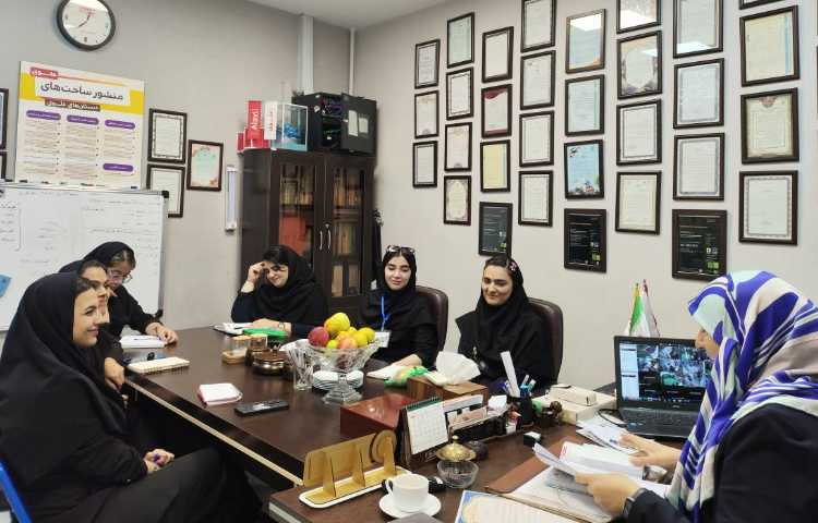 جلسه هفتگی شورای آموزگاران زبان انگلیسی 3