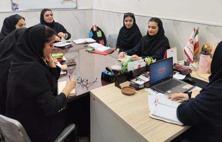 جلسه هفتگی و اتاق فکر دپارتمان زبان 1