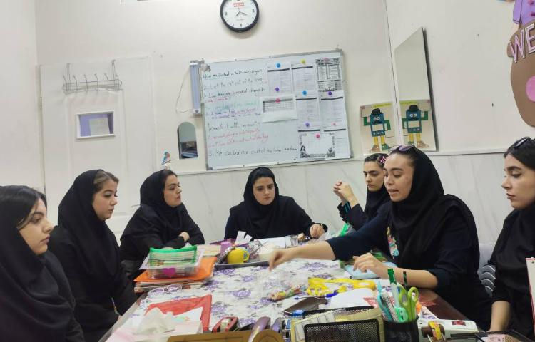 جلسه هفتگی و اتاق فکر دپارتمان زبان 1