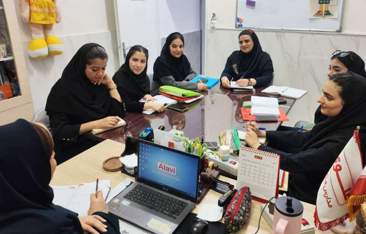 جلسه هفتگی و اتاق فکر دپارتمان زبان 3