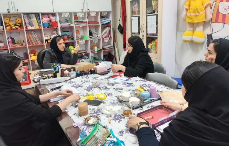 جلسه هفتگی و اتاق فکر دپارتمان زبان 3
