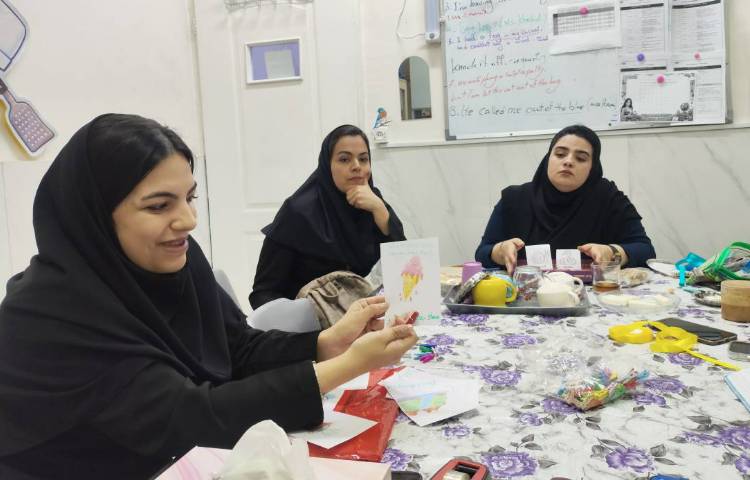 جلسه هفتگی و اتاق فکر دپارتمان زبان 4