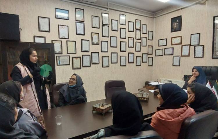 جلسه هفتگی گروه زبان 1