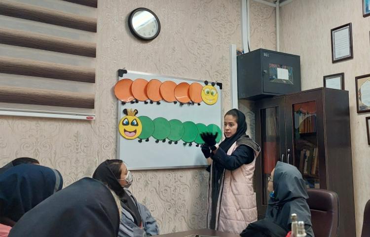 جلسه هفتگی گروه زبان 2