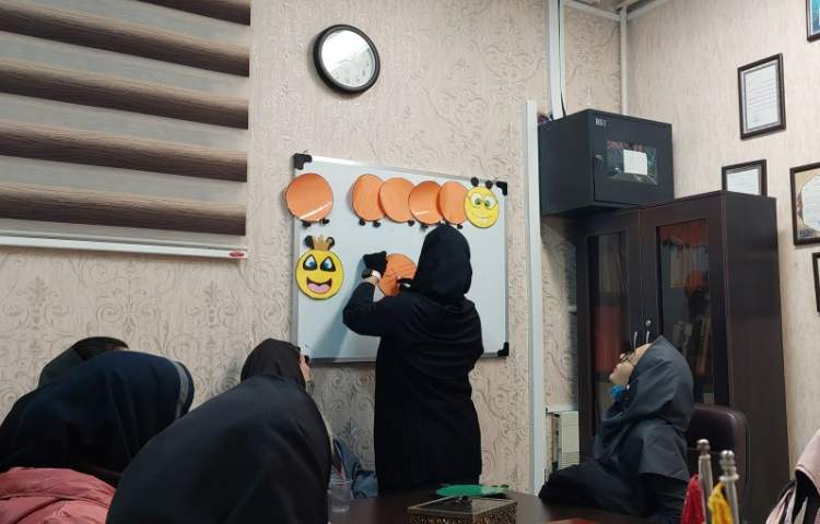 جلسه هفتگی گروه زبان 3