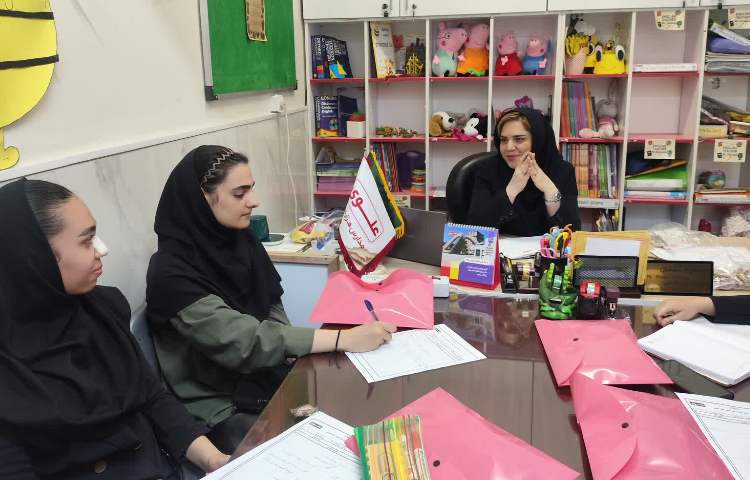 جلسه هماهنگی دپارتمان زبان 4