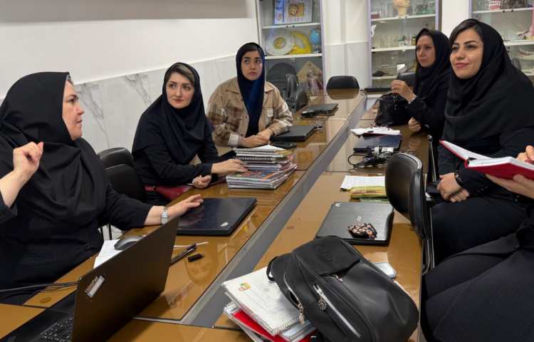 جلسه همکاران پایه چهارم تا ششم با موضوع هفته ملی علوم