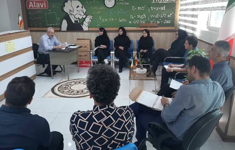 جلسه کیفیت بخشی کادراجرایی مدرسه 1