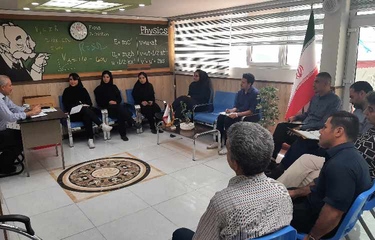 جلسه کیفیت بخشی کادراجرایی مدرسه 2