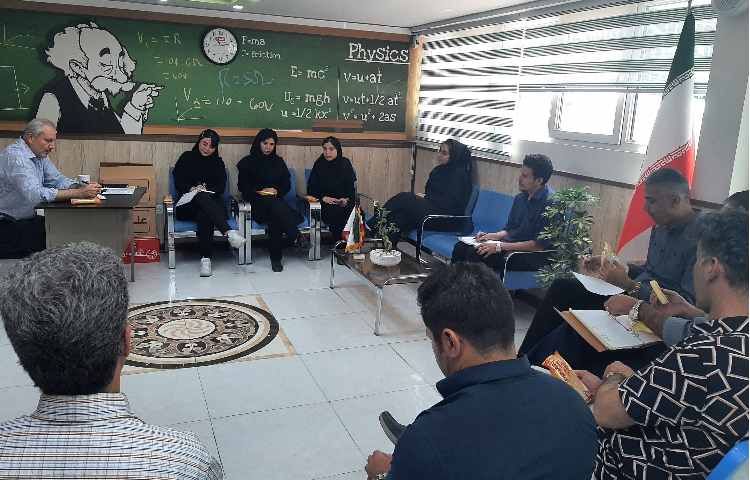 جلسه کیفیت بخشی کادراجرایی مدرسه 4