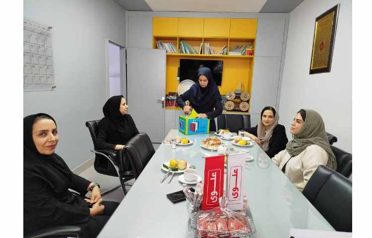 جلسه ی انجمن اولیا ومربیان با مدیریت محترم
