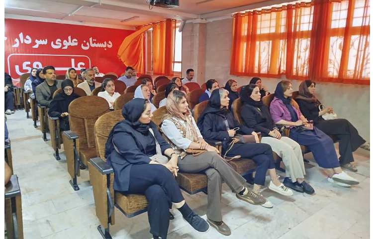 جلسه ی اولیای پیش و اول با مدیریت محترم مدرسه و معارفه ی معلمین واولیا 2