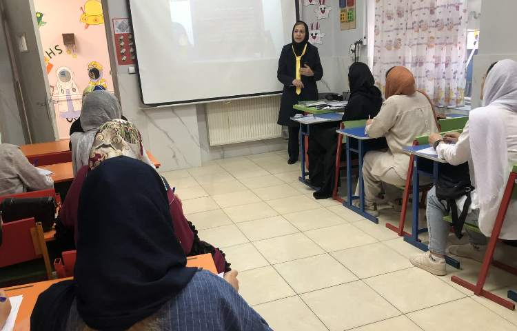 جلسه‌ی روش کار معلمان 9