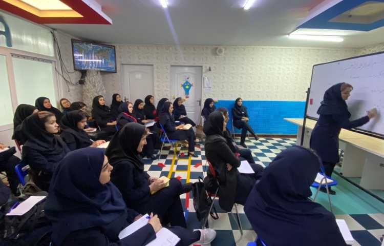 جلسه ی شورای مدرسه و دانش افزایی پرسنل (مهر ماه) 4