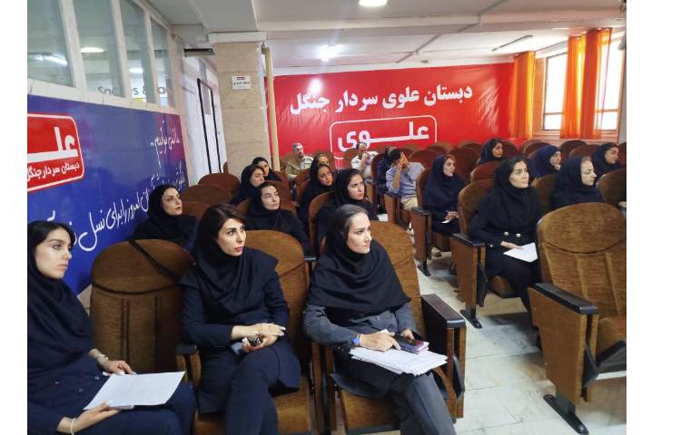 جلسه ی مدیریت محترم با معلمین وکادر اجرایی برای آغاز پایگاه تابستانی 5