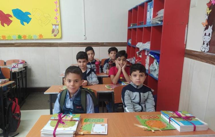 جلسه ی معارفه و آشنایی با قوانین کلاسی ، معرفی کتاب های پایه ی دوم در کلاس انجام شد 3