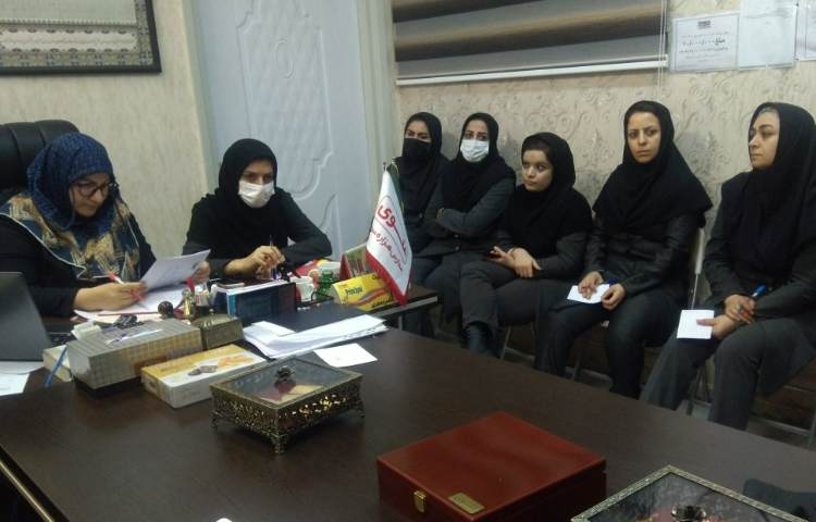 جلسه ی هفتگی آموزگاران پایه 3