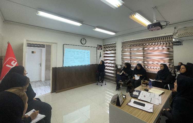 جلسه ی کیفیت بخشی پرسنل 5